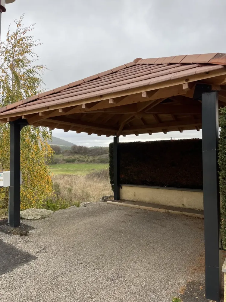 Terrasse couverte à  Saint-Flour-de-Mercoire
